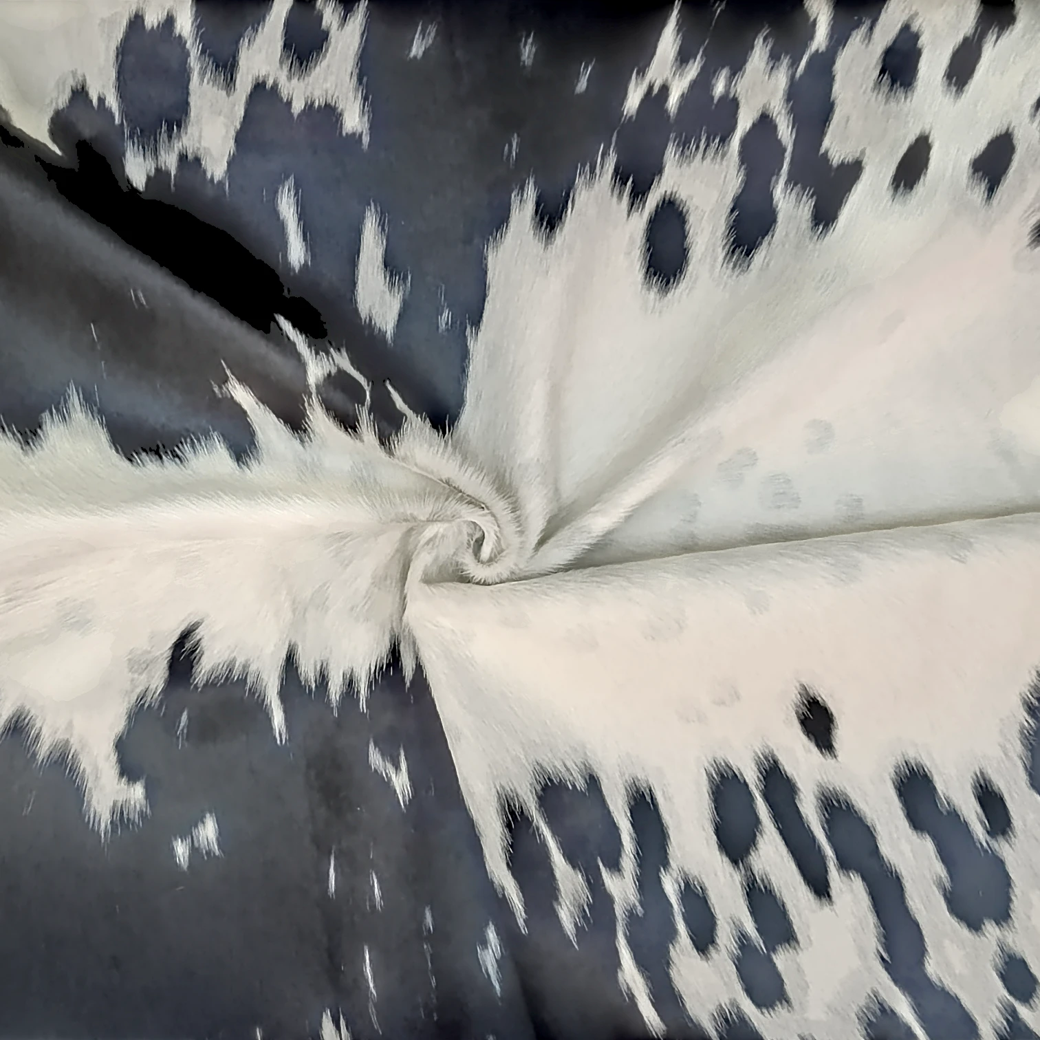 Ash Snow Black & White Cowhide Rug (4) Ash Snow Black & White Cowhide Rug