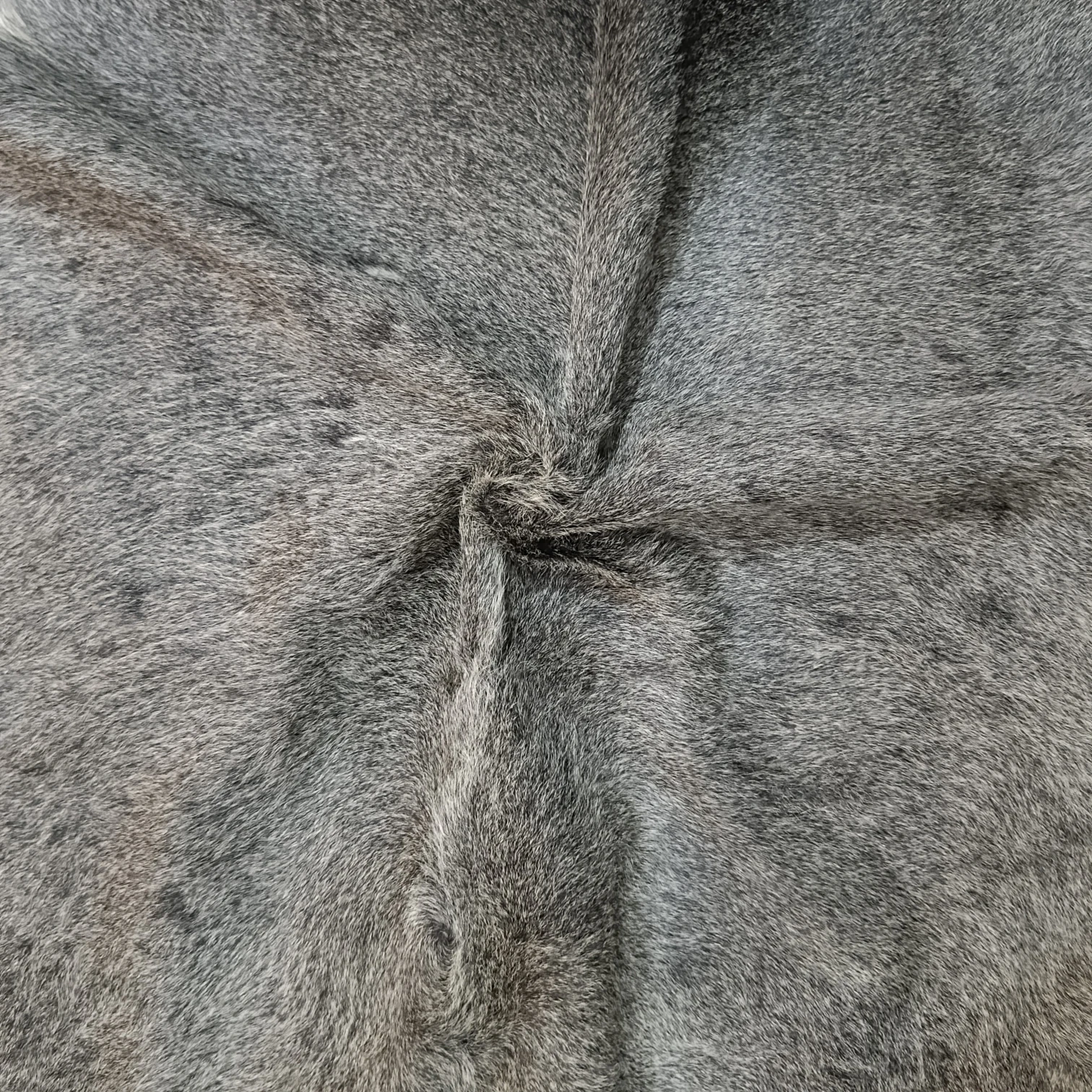 Grey cowhide rugs in 4'-3" x 3'-6" - Image 4