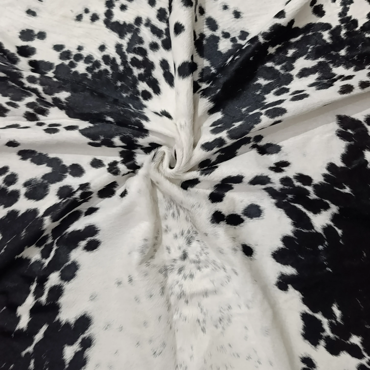 Black salt and pepper Cowhide Rug – 5'-5" x 6'-0" - Image 6