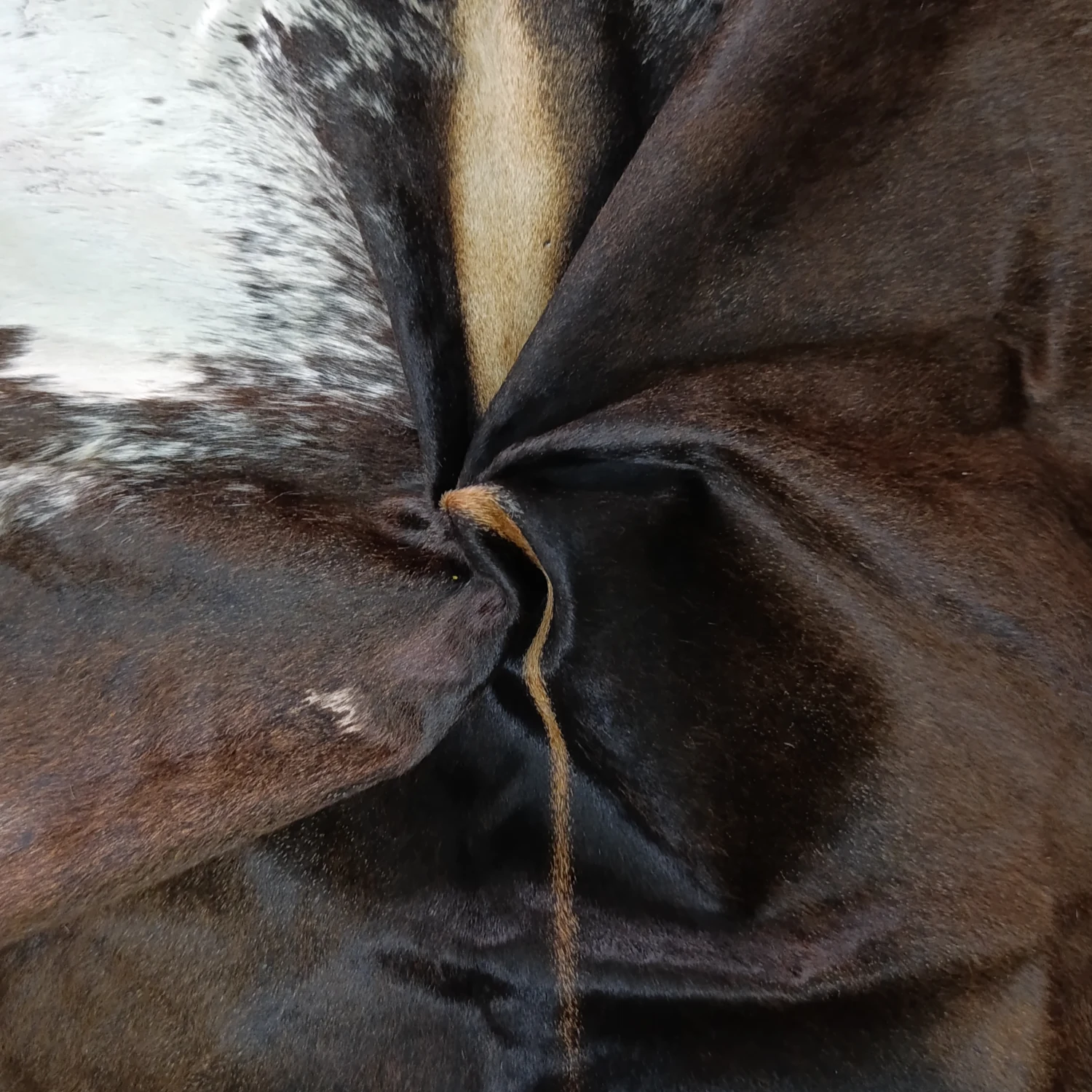 Premium Tricolor Cowhide Rug – 4'-6" x 4'-8" - Image 5