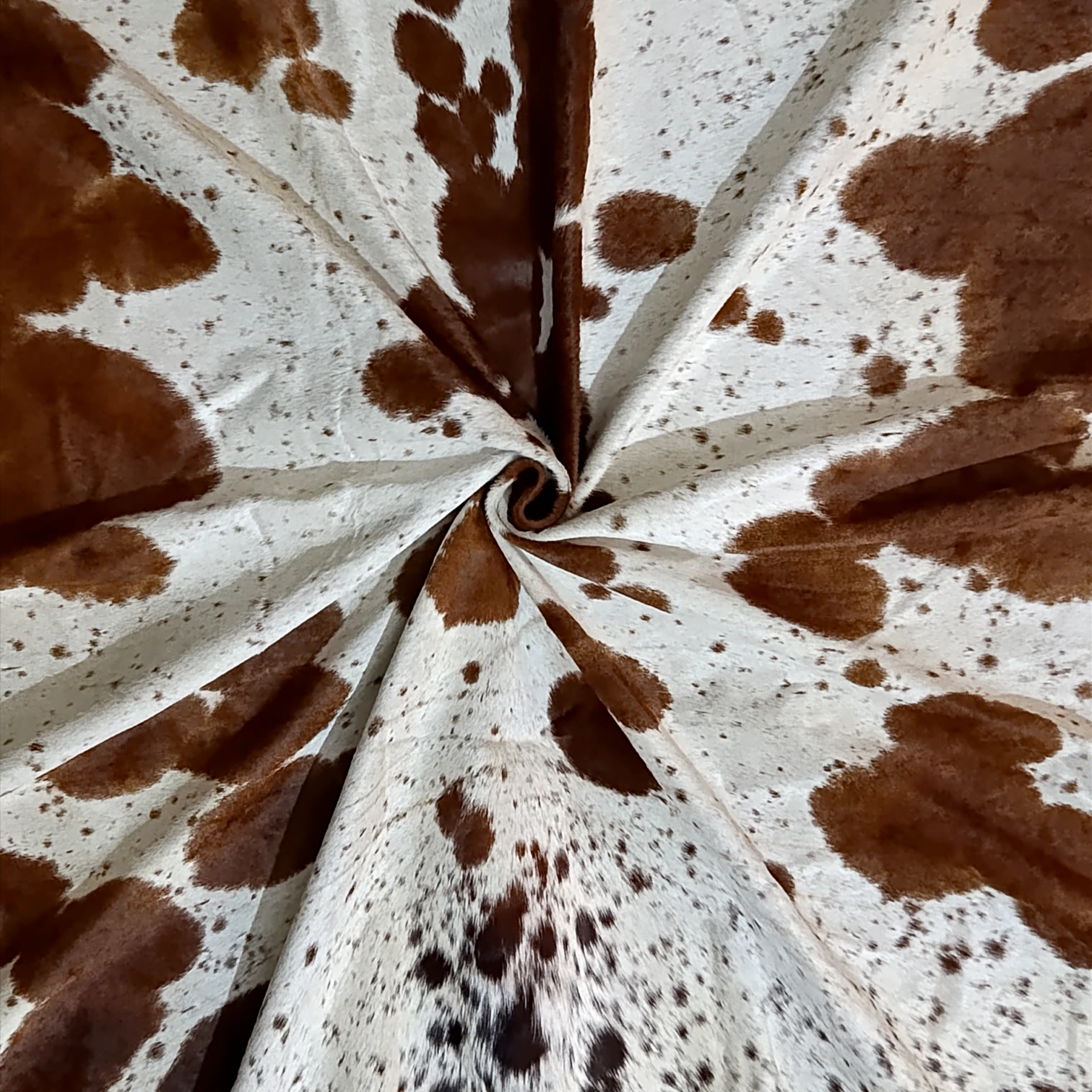 IMG_20260924_153559 Brown and white cowhide rug, 6'-5" x 6'-11", natural hide floor rug by Ventinots